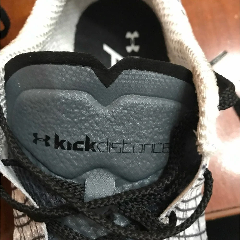 Under Armour Kick Distance 3 track w/spikes size 9.5